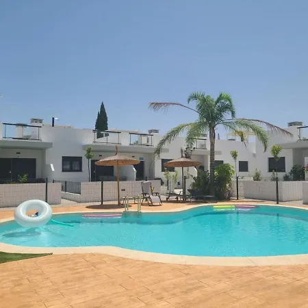 Hidden Paradise, Cerca De La Playa Deveses דירה אל ורגר