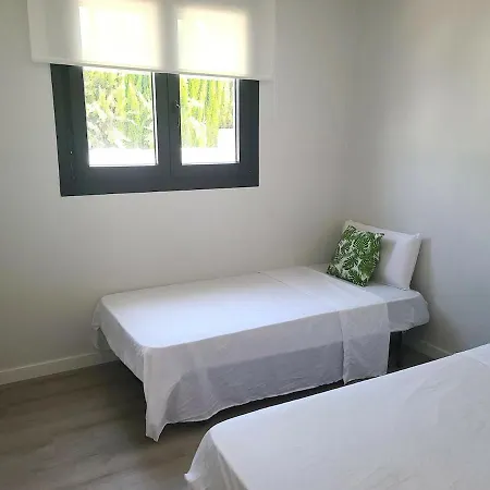 Hidden Paradise, Cerca De La Playa Deveses אל ורגר