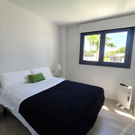 Hidden Paradise, Cerca De La Playa Deveses דירה