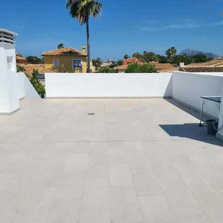 Hidden Paradise, Cerca De La Playa Deveses דירה *